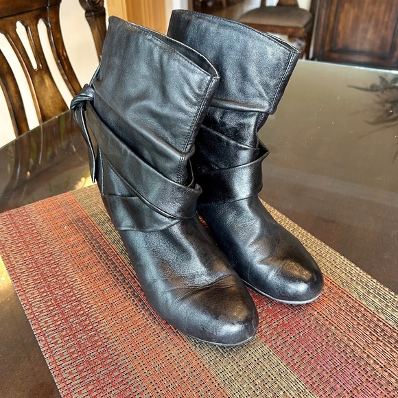 Colin Stuart Black Leather Slouchy Boots with Leather Wrap & Bow Details Size 10 - Picture 3 of 10